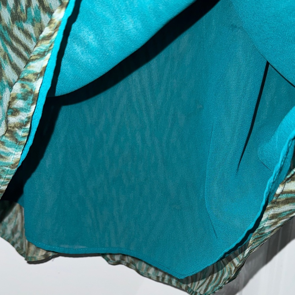 Banana Republic Teal and Tan Patterned Blouse - Picture 6 of 6